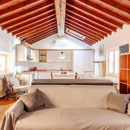 Luxury Attico - 5 Min Piazza Delle Erbe Apartment *