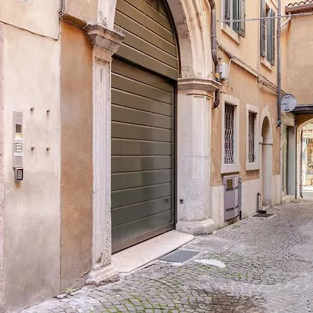 Luxury Attico - 5 Min Piazza Delle Erbe Apartment *
